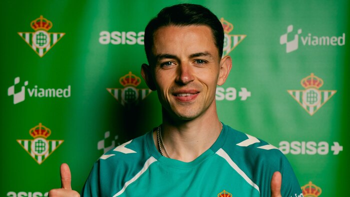 Álvaro Fidalgo envía mensaje de gratitud a la afición del América durante su presentación con el Betis