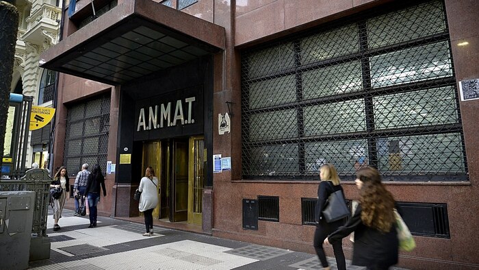 ANMAT revoca la habilitación a tres laboratorios farmacéuticos por incumplimientos regulatorios