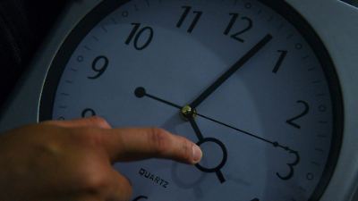 ¿A qué municipios afectará el cambio de horario en 2025 y cuándo deben atrasar el reloj?