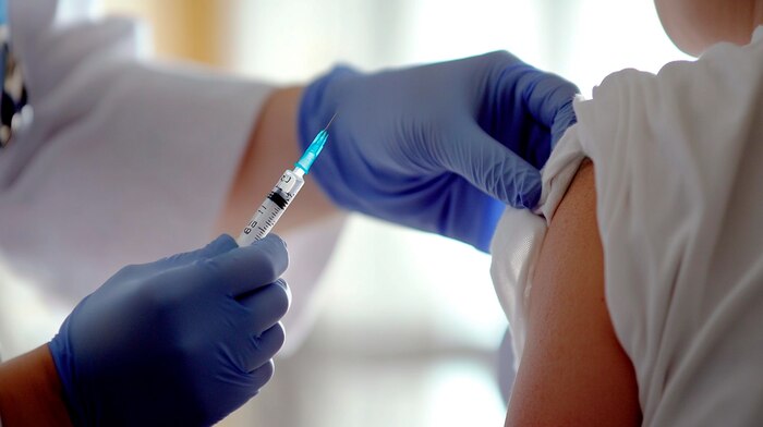 ¿A quiénes está dirigida la vacunación contra la influenza en esta temporada invernal en México?