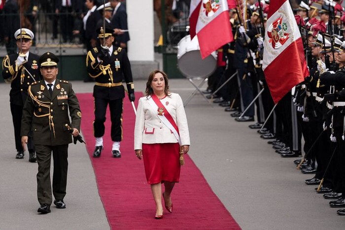 Abogado de Dina Boluarte analiza acciones legales ante crisis por destitución y amparo busca preservar derechos constitucionales