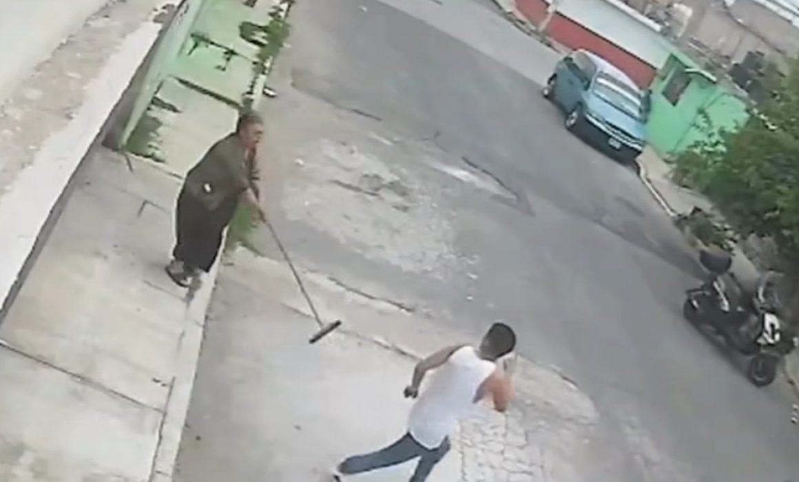Abuelita en Chalco enfrenta a ladrón con escoba para defender a su nieto y se vuelve viral