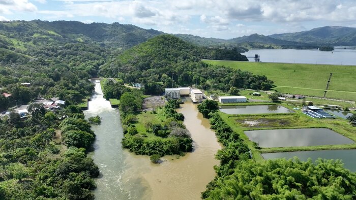 Academia de Ciencias advierte sobre contaminación y riesgos en la Presa de Hatillo en República Dominicana