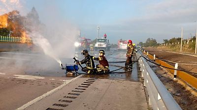 Accidente con fuga de gas en la México-Puebla provoca cierre vial y operativo de emergencia