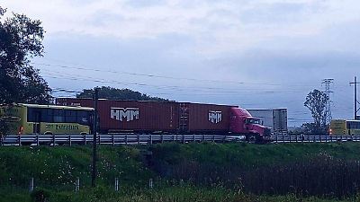 Accidente con tráiler provoca cierre total en la autopista Toluca-Atlacomulco y caos vial