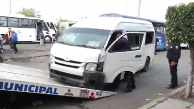 Accidente de transporte en Nezahualcóyotl deja una mujer gravemente lesionada y conductor detenido