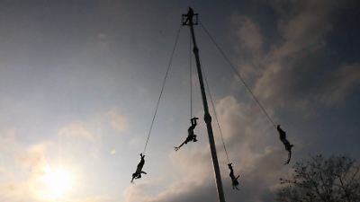 Accidente durante ritual de los Voladores en Tihuatlán: cinco danzantes caen desde más de 10 metros