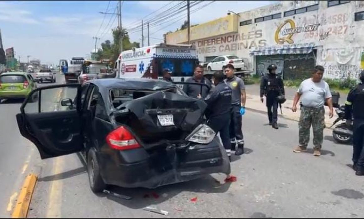 Accidente en Avenida Nacional de Tecámac deja dos lesionados y caos vial