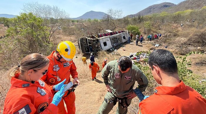 Accidente en Brasil deja 15 peregrinos muertos, incluidos tres niños, tras vuelco de autobús en Alagoas