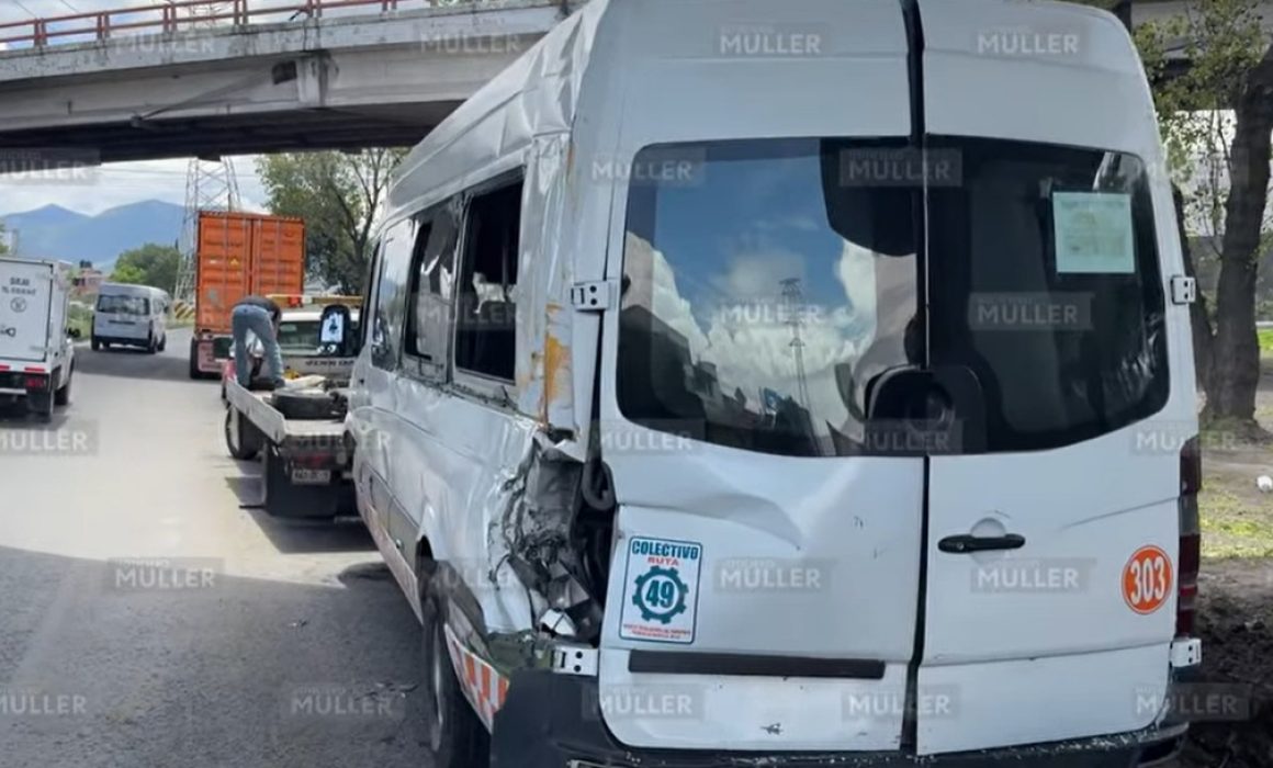 Accidente en Ecatepec: tractocamión impacta combi sin daños a pasajeros
