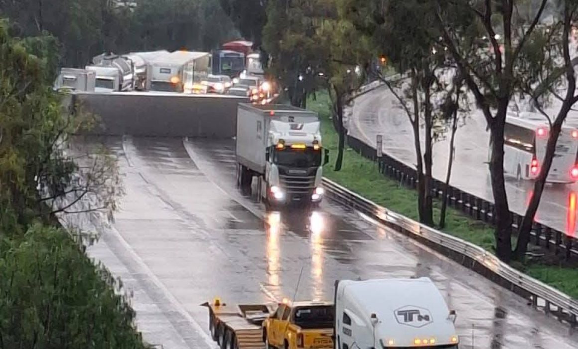 Accidente en Huehuetoca cierra la autopista México-Querétaro y genera caos vial