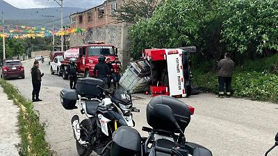 Accidente en Ixtapaluca: Unidad de Bomberos vuelca en camino a una emergencia, reportan sin lesiones graves