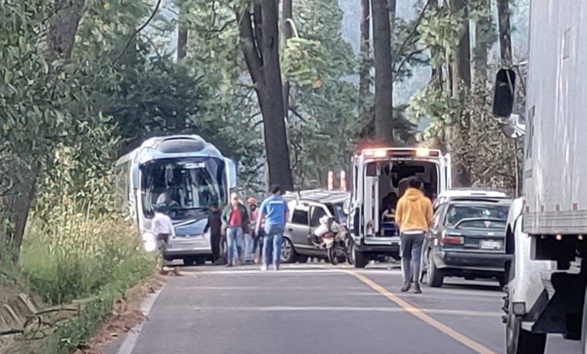 Accidente en La Puerta-Sultepec deja 5 heridos y un saldo grave, conductor de camioneta iba en ebriedad