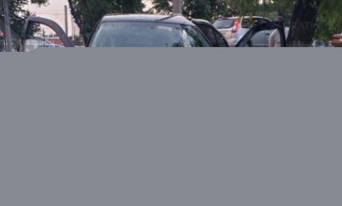 Accidente en Metepec deja poste caído y daños a un comercio; alertan sobre accidentes recurrentes en la zona