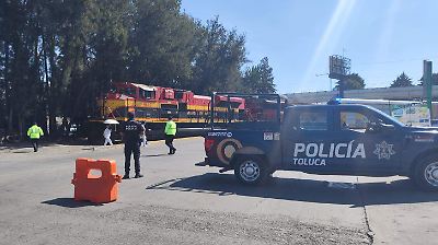 Accidente en Paseo Tollocan en Toluca provoca caos vial y detención de tren parcialmente sin lesionados
