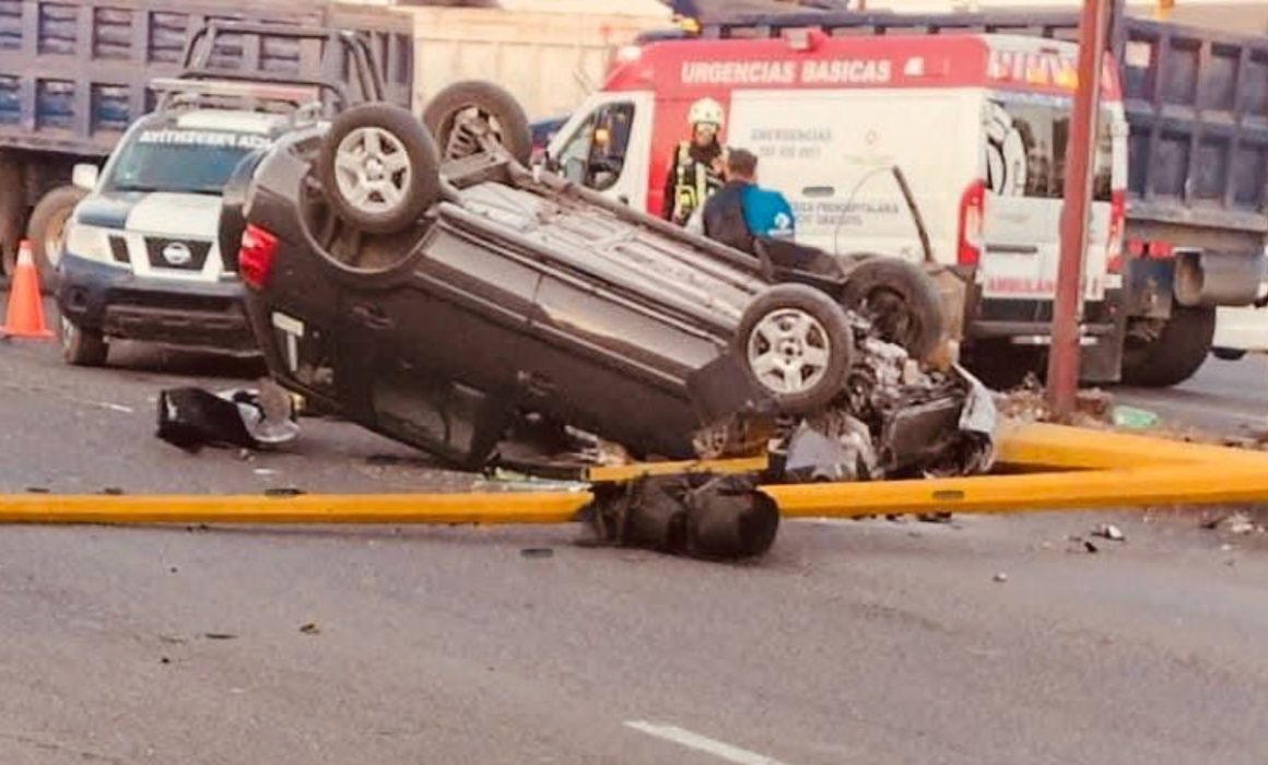 Accidente en Tecámac: vehículo vuelca y deja varios heridos en la avenida Nuevo México