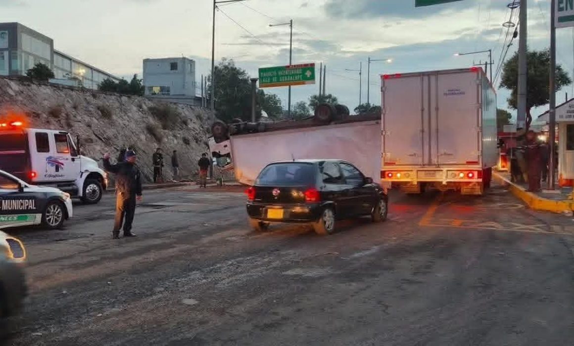 Accidente en Tlalnepantla genera caos vial en la vía Gustavo Baz