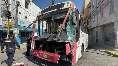 Accidente en Toluca: Dos autobuses chocan dejando dos heridos y aumentan las preocupaciones por la seguridad vial