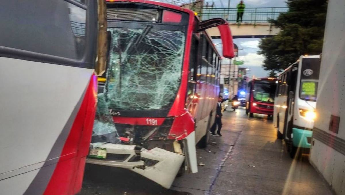 Accidente en Toluca deja 25 heridos y provoca cierre vial en Paseo Tollocan