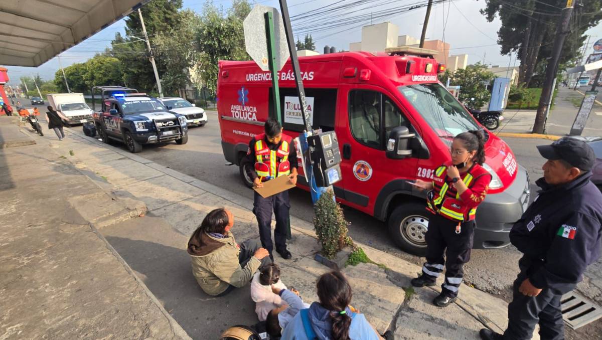 Accidente en Toluca por sobrecupo en motocicleta deja un lesionado y genera sanciones