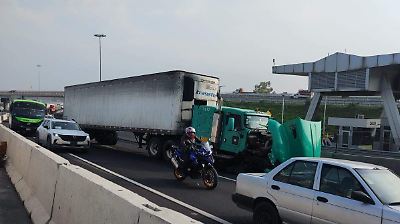 Accidente en el Circuito Exterior Mexiquense causa congestión vial en Tultepec