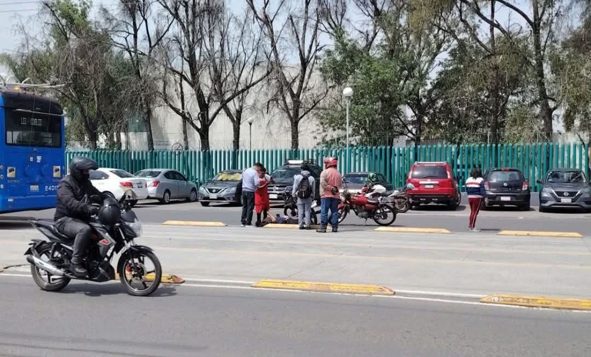 Accidente en límites de Chalco y Valle de Chalco deja motociclista herido tras choque con trolebús