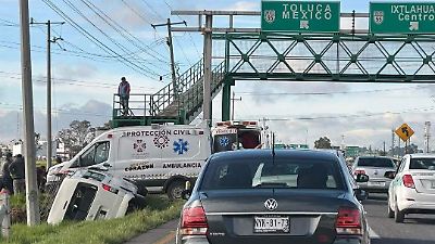 Accidente en la Carretera Toluca-Atlacomulco deja varios lesionados tras vuelco de camioneta