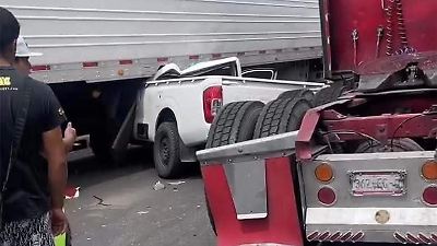Accidente en la Chamapa-Lechería deja conductor prensado y caos vial