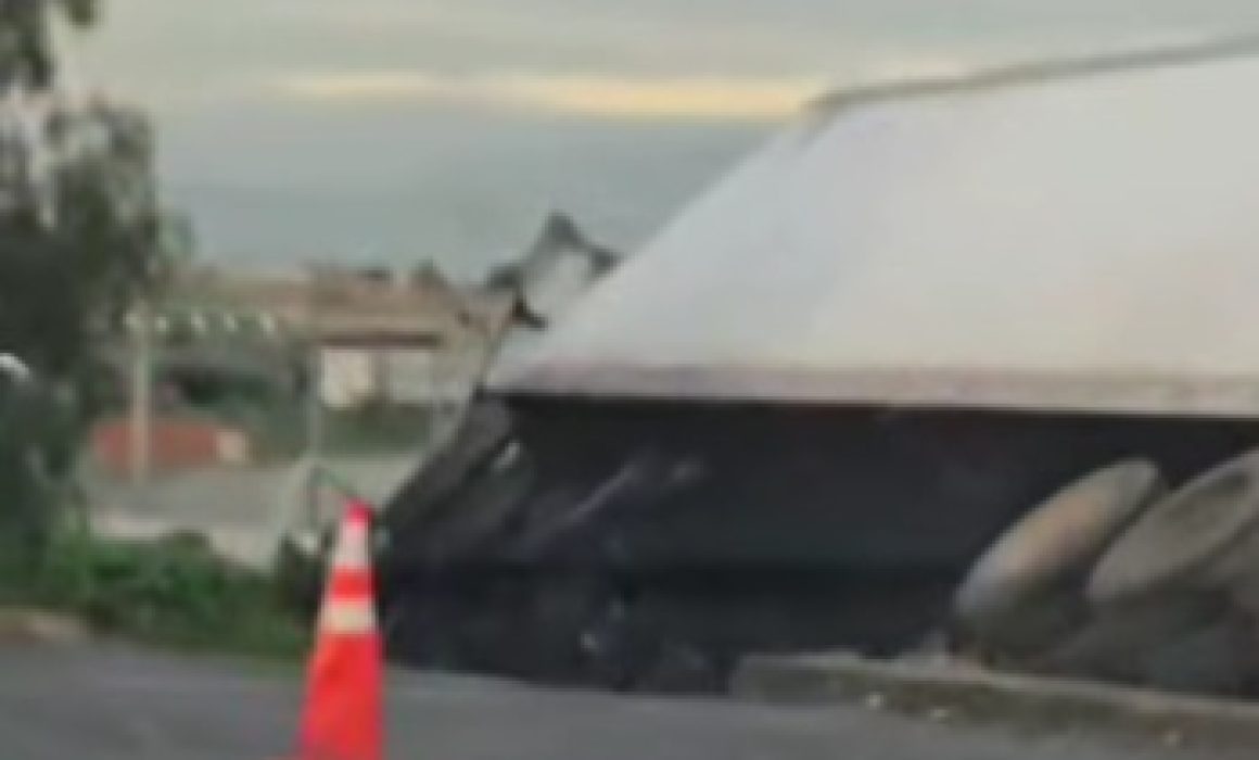 Accidente en la México-Cuautla: tráiler vuelca y provoca retrasos viales en Chalco