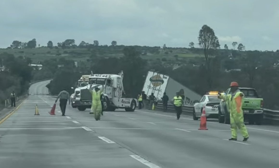 Accidente en la México-Querétaro provoca intenso tráfico y detiene la circulación