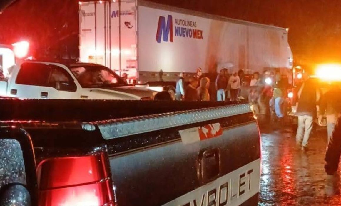 Accidente en la Toluca-Atlacomulco deja ocho heridos tras chocar tráiler y camionetas en Ixtlahuaca