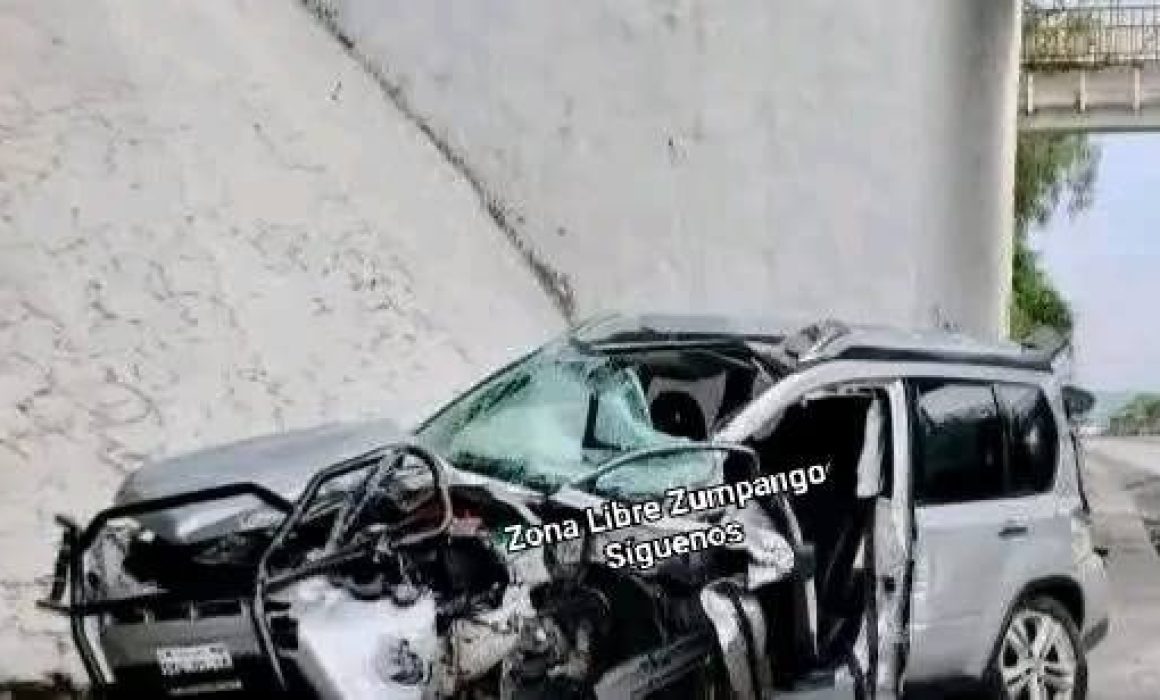 Accidente en la autopista México-Querétaro en Coyotepec: camioneta Explorer impacta barda durante la madrugada