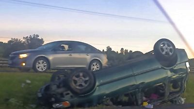 Accidente en la autopista México-Tulancingo deja una camioneta volcanda y un tráiler destrozado