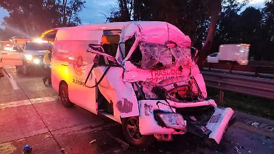 Accidente en la autopista México-Querétaro deja dos muertos y nueve heridos,concurrente impacto entre ambulancia y tráiler