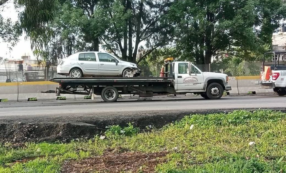 Accidente en la autopista Peñón-Texcoco deja pareja lesionada y genera congestión vial