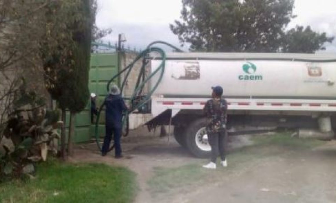 Accidente en la carretera México–Texcoco causa volcadura de pipa y caos vial en Los Reyes