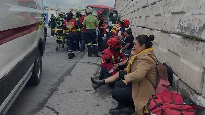 Accidente entre transporte público y automóvil en Toluca deja varias personas lesionadas