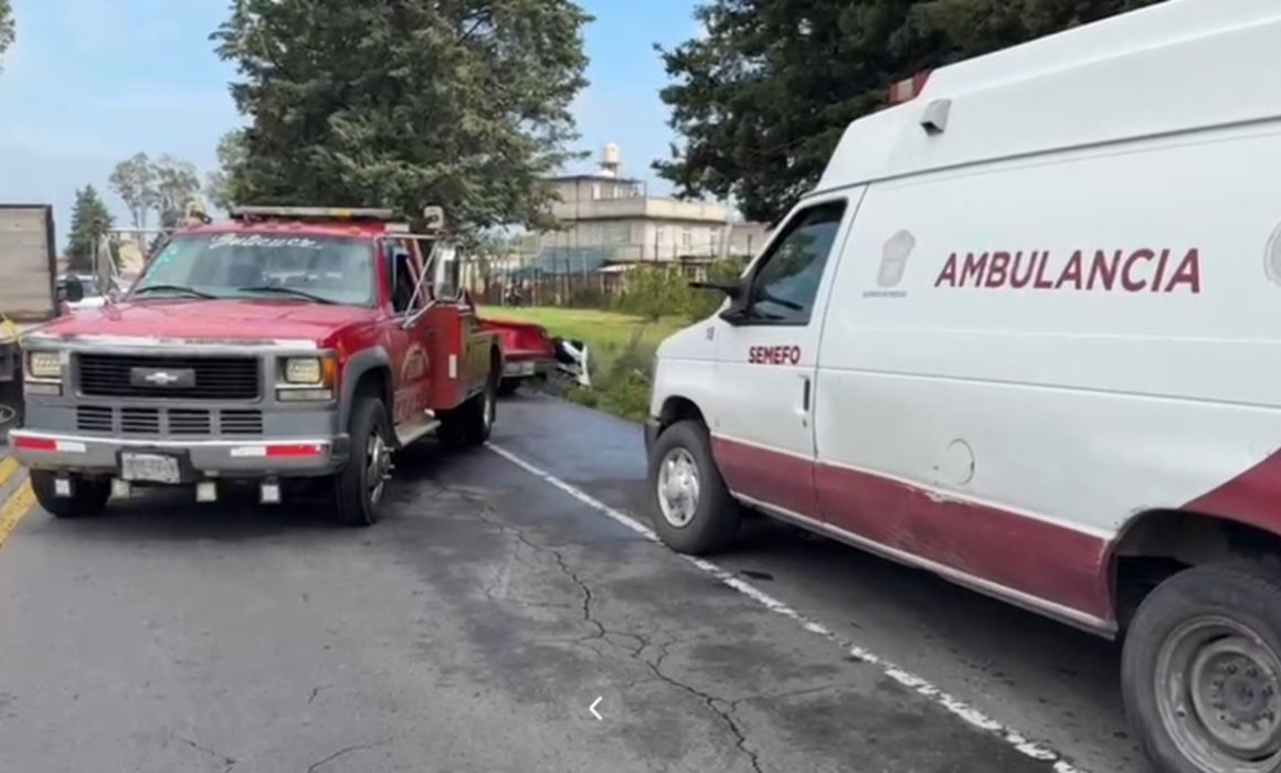 Accidente fatal en Almoloya de Juárez: un hombre pierde la vida tras vuelco en la carretera Toluca-Zitácuaro