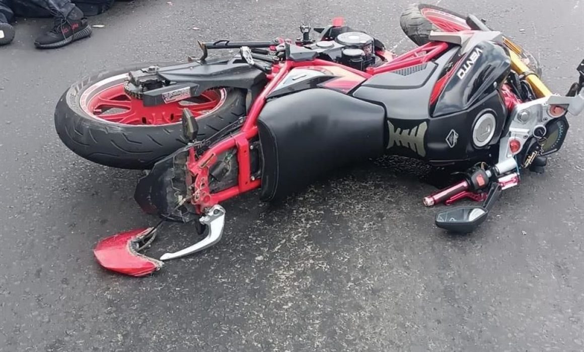 Accidente fatal en Atizapán: un motociclista pierde la vida tras impactarse contra un árbol en Lago de Guadalupe