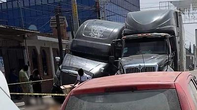 Accidente fatal en la carretera Cuautitlán-Teoloyucan: un hombre pierde la vida mientras reparaba su camioneta