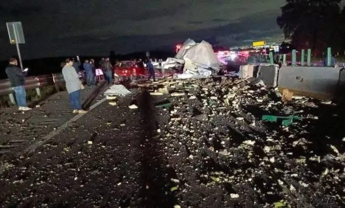 Accidente múltiple en la autopista México–Puebla provoca cierre total y deja tres heridos