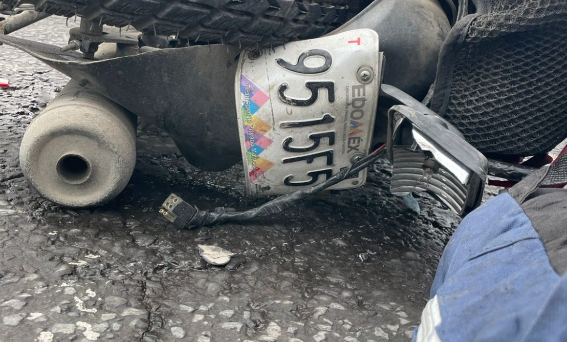 Accidente mortal en Chicolopan: Pipa de agua atropella y arrastra a motociclista tras chocar con varios vehículos