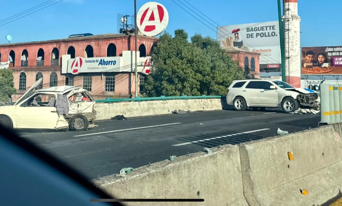 Accidente mortal en Toluca: dos autos chocan y generan cierre en el bulevar Aeropuerto