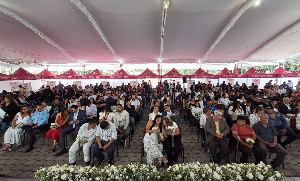 Acolman celebra 57 bodas comunitarias en un evento de justicia social y equidad de género