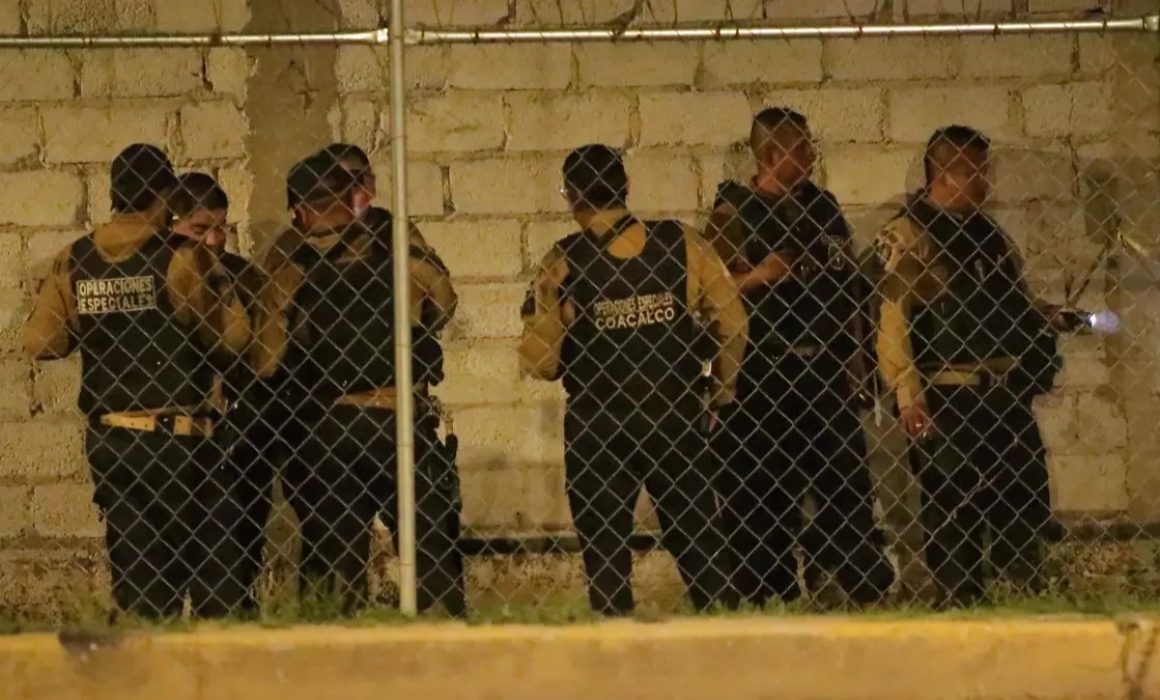 Acribillan a masculino al lado de secundaría en Coacalco