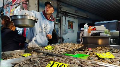 Actividad económica crece 0.7% en abril  