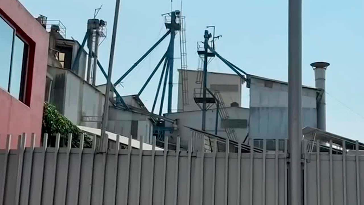 Activistas colectan firmas para cerrar planta de alimentos que deja “olor a croquetas” en Toluca