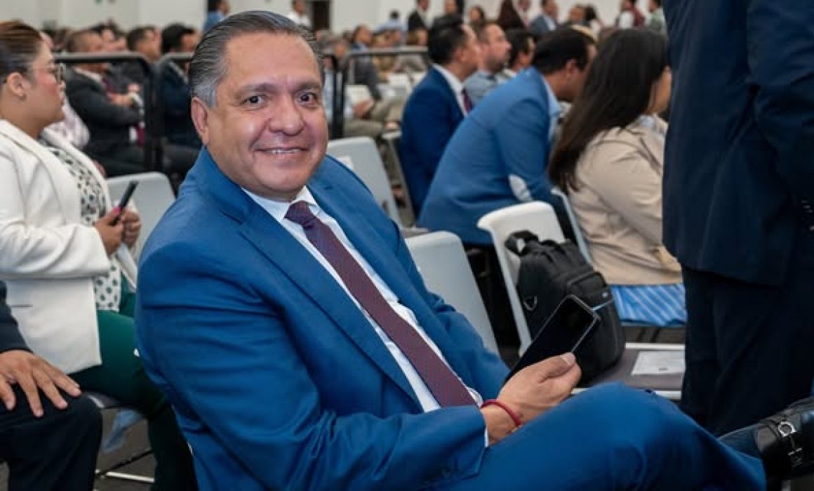 Acusan a funcionaria de Ricardo Moreno en Toluca por presunto desvío de becas Benito Juárez y falsificación de su título