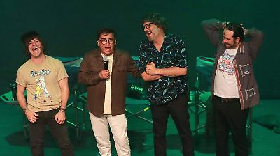 Adal Ramones apoya y celebra el estreno de la obra 'Marihuanólogos' en el Foro Shakespeare