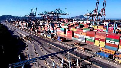 Agentes aduanales entregan a Ebrard un plan integral contra el contrabando y el fraude fiscal en México